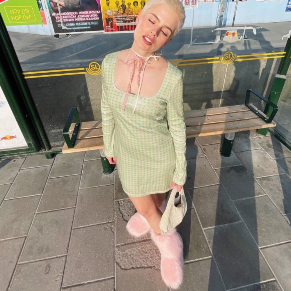 ✨ SALE✨ Baum Und Pferdgarten Jennifer Sequin Mini Dress Small Green Pink